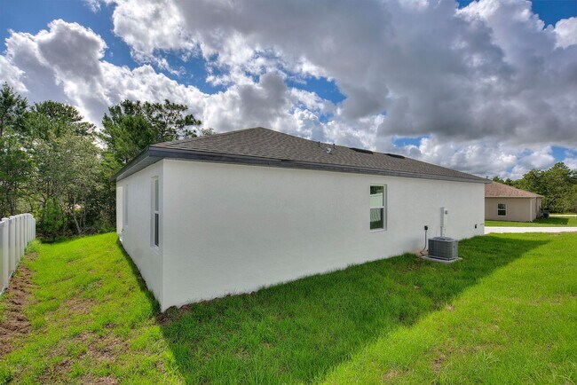 Building Photo - 360 Hibiscus Dr