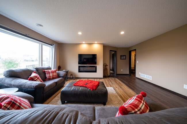 Building Photo - 280 Primrose Path