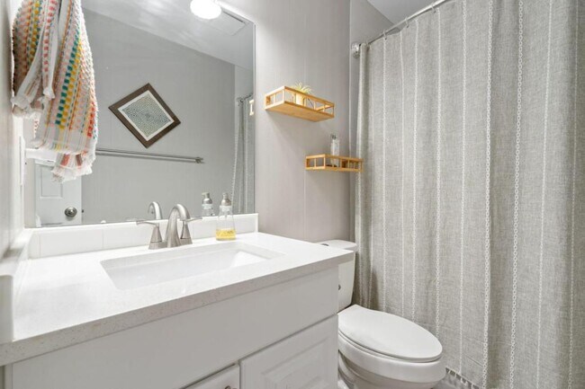 Building Photo - 2481 Nyssa Dr