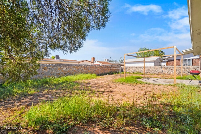 Building Photo - 5712 Longview Dr