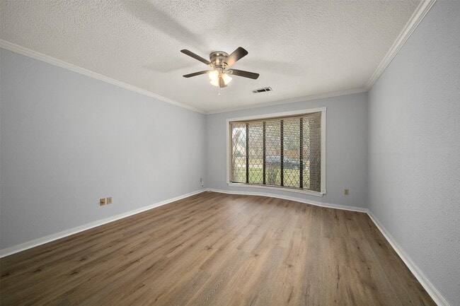 Building Photo - 4003 Greenbriar Dr