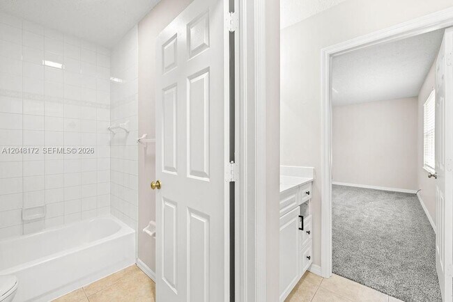 Building Photo - 1542 N Lawnwood Cir