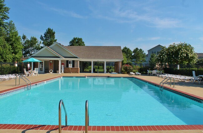 Building Photo - READY July 1st!! End-Unit Condo with Commu...