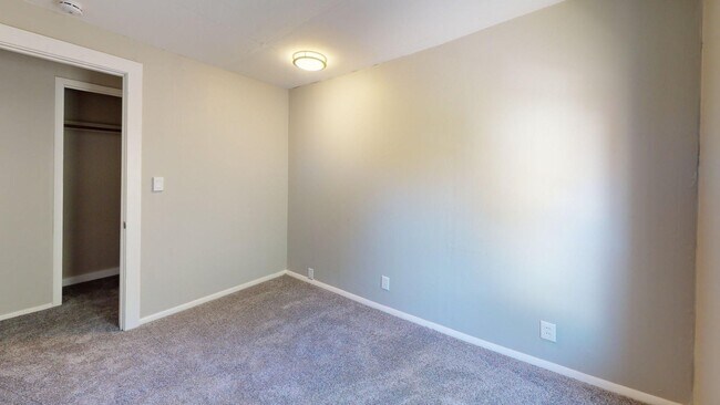 Building Photo - Cudell/West Blvd neighborhood; 4 bedroom/1 bath single family house for rent!