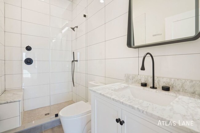 Building Photo - Professionally Managed// 3 bedroom 3 bathr...