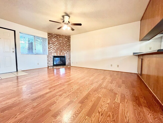 Interior Photo - 720 W 2nd Ave