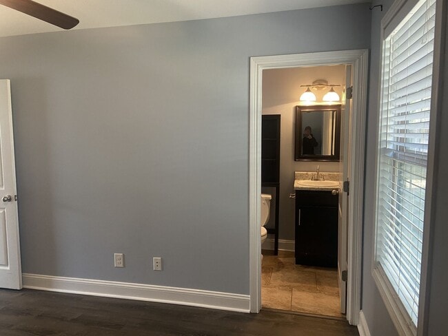 Building Photo - Sweet 3 bed 2 bath.  No Backyard Neighbors.