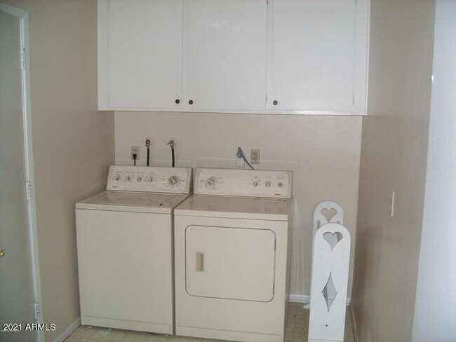 Building Photo - 7706 E Vista Dr