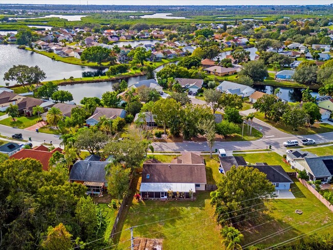 Building Photo - Braden River Lakes 3 Bedroom Fenced Yard &...