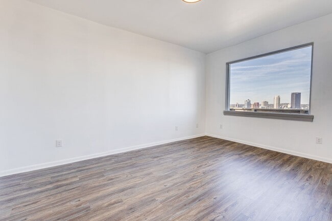 Building Photo - AVAILABLE NOW - Beautiful 3 Bedroom Home w...