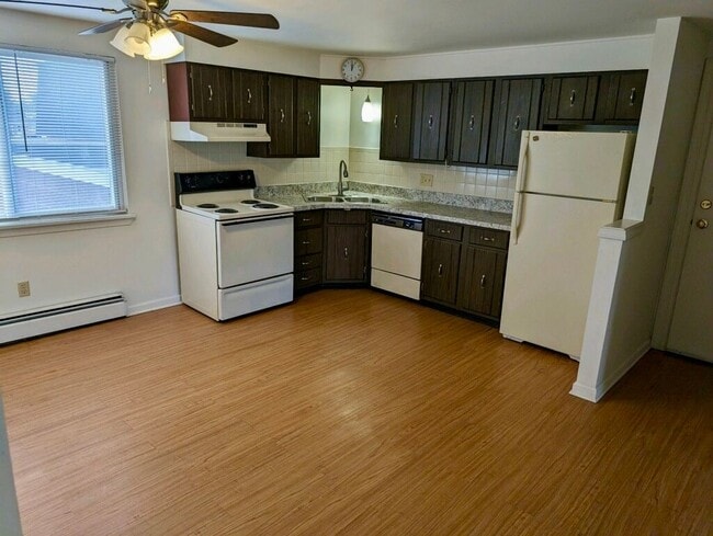 Building Photo - 21 Losson Garden Dr