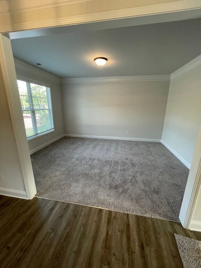 Building Photo - Spacious 5BR House in Gainesville