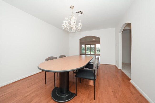 Building Photo - 9622 Highmeadow Dr