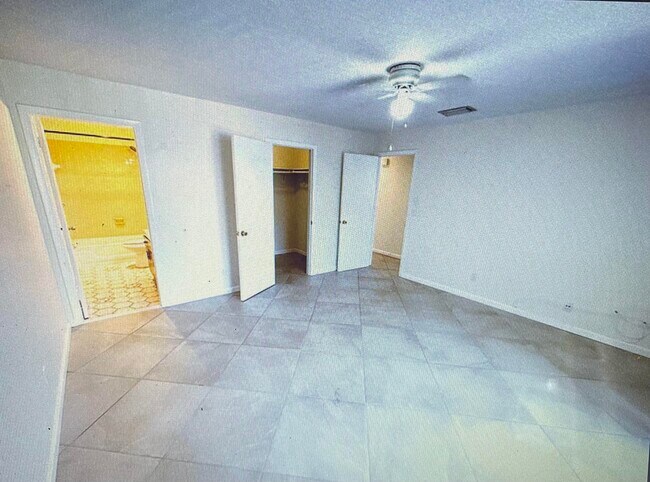 Building Photo - 1305 Hempstead St