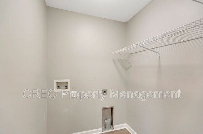 Building Photo - 304 Deep River Rd