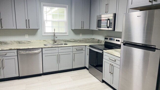 Building Photo - 3 bedroom 1.5 bathroom