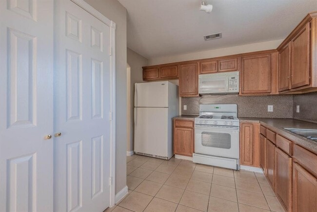 Building Photo - 10203 Azalea Village Dr