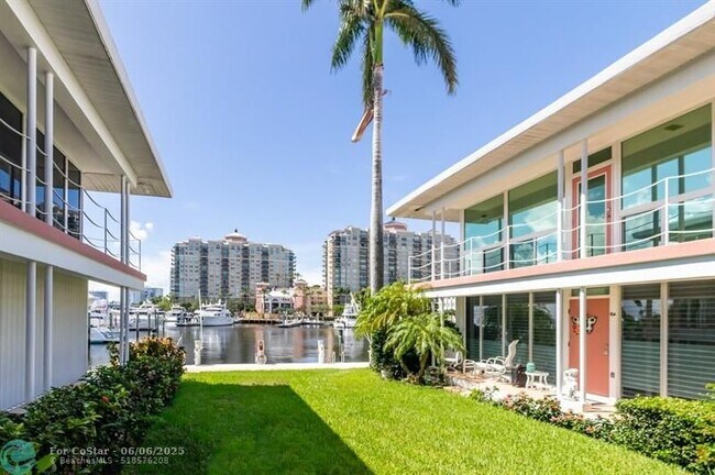 Building Photo - 2760 Yacht Club Blvd