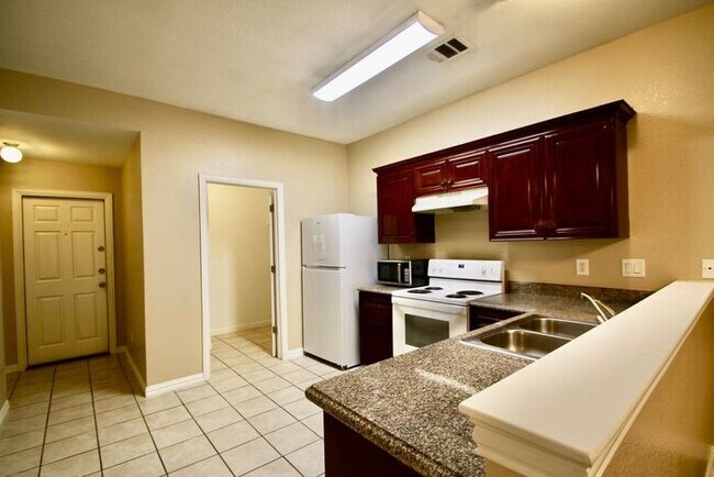 Building Photo - Stunning 3/2 Duplex in West Fort Worth — Granite Kitchen, Garage & Fenced Yard!