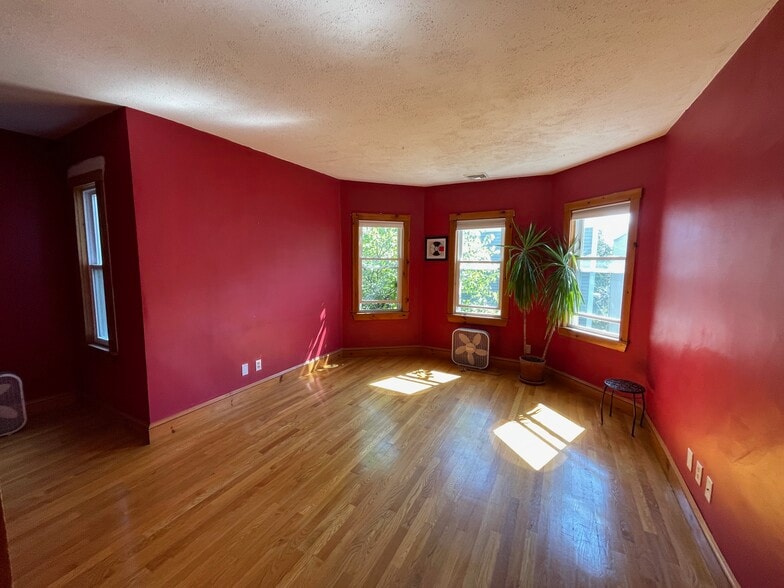 Building Photo - 81 Tremont St