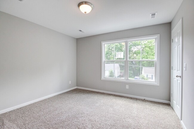 Building Photo - Two Story Duplex With Hardwood Flooring an...