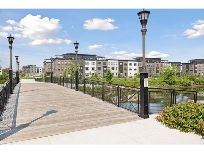 Building Photo - 870 Mount Curve Blvd