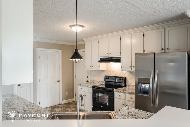 Building Photo - Gorgeous 3 Bedroom