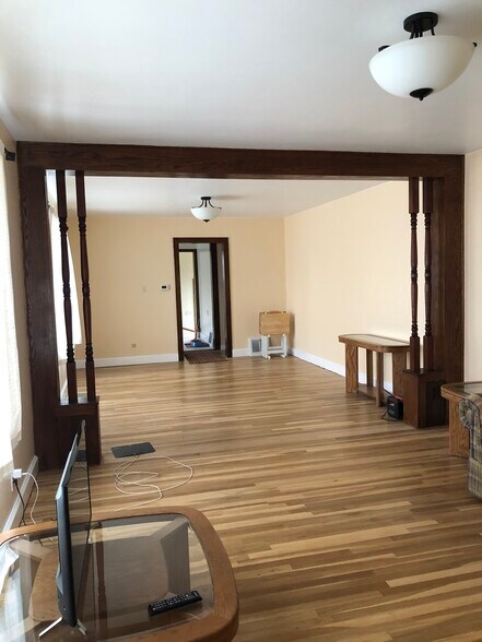 Building Photo - 118 6th Ave