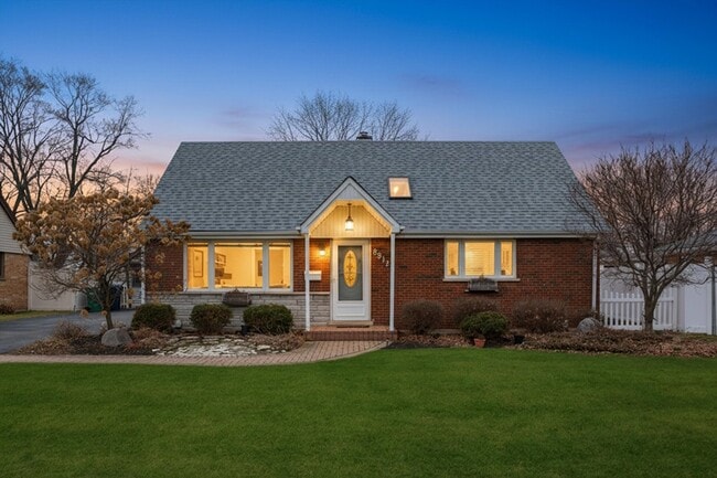 Building Photo - 8912 Windsor Ln