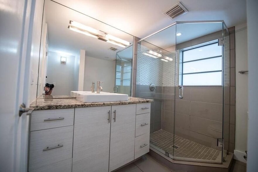Building Photo - 64 Isle of Venice Dr