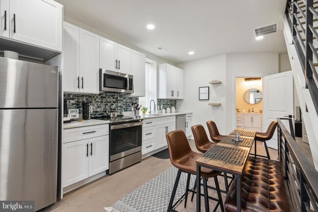 Building Photo - 1215 S 23rd St