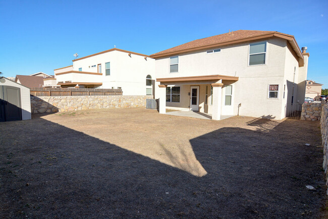 Building Photo - Northeast El Paso 3 Bed Refrig A/C with bo...