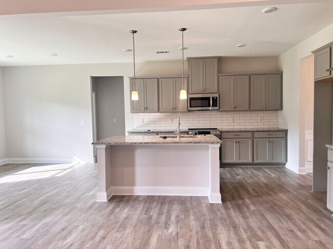 Building Photo - 8024 English Ivy Ct