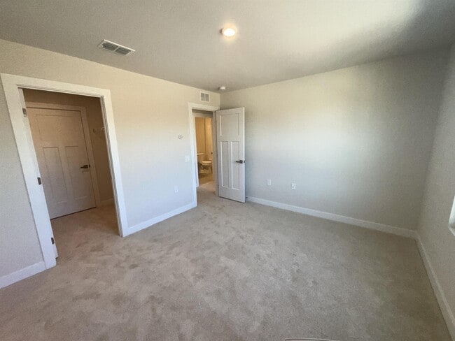 Building Photo - 710 Cresslyn Ct