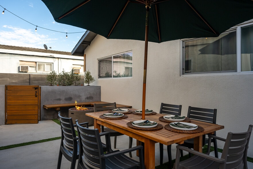 Al-fresco meals ready patio! For your own private use. - 4746 W 159th St