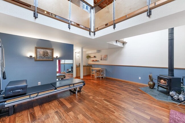 Building Photo - Amazing Custom Home