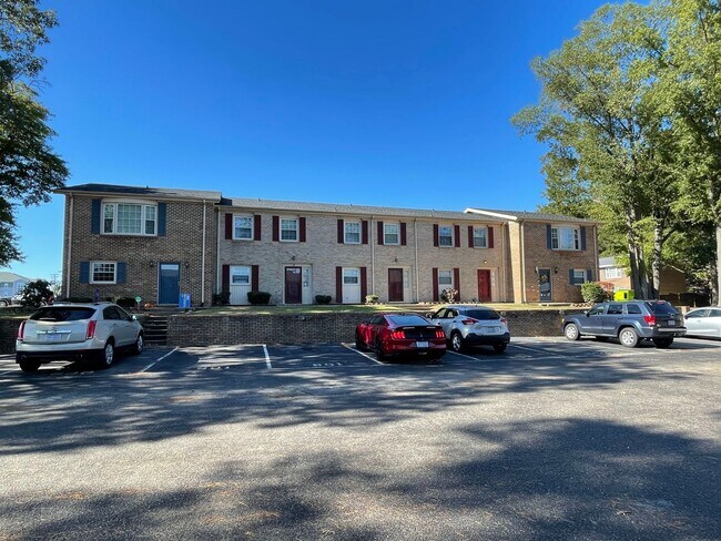 Building Photo - NEWLY RENOVATED Condo in Roanoke Rapids CO...