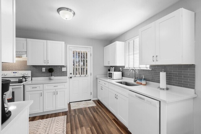 Building Photo - 1122 2nd Ave S