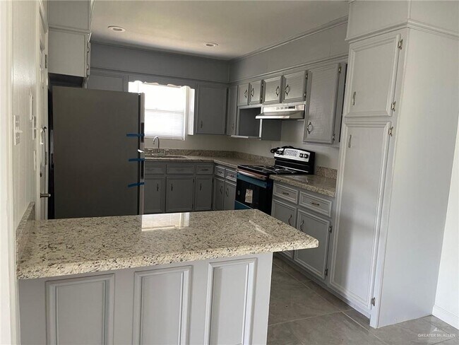 Building Photo - 610 W Jones Ave