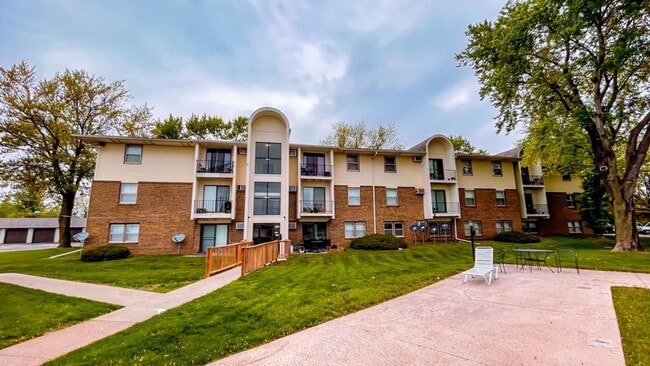 Building Photo - Belmont Park Apartments