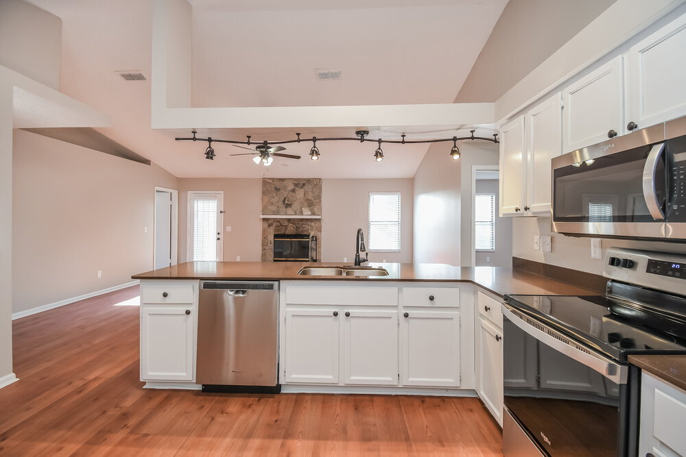 Building Photo - 8155 Pineverde Ln