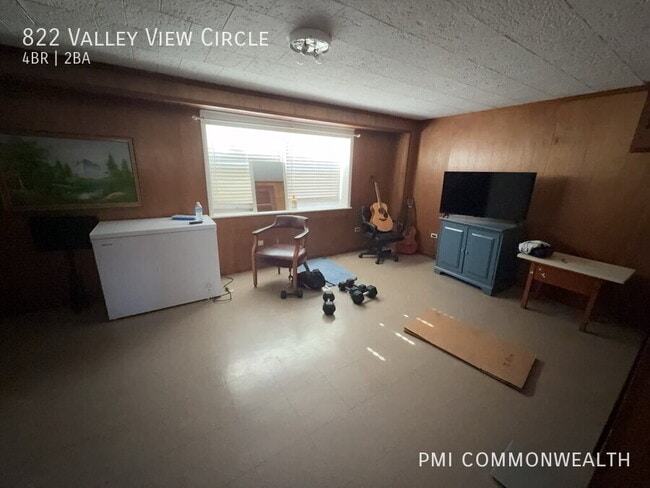 Building Photo - 822 Valley View Cir