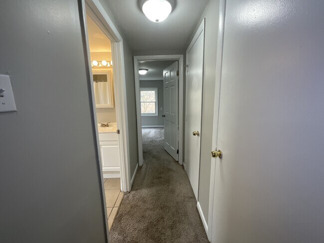 Building Photo - 224 E Mulberry Ave