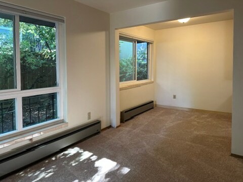 Building Photo - 922 10th Ave E