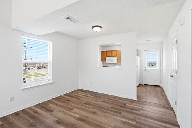 Building Photo - 2401 Northampton Dr