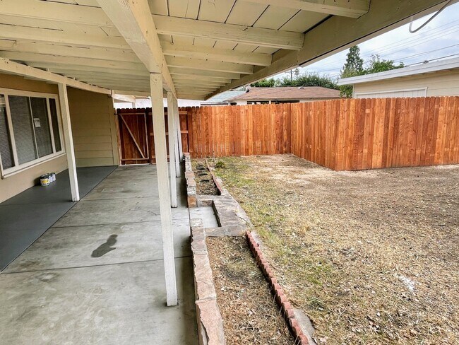 Building Photo - 156 E Marshall Blvd