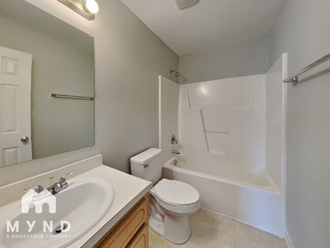 Building Photo - 173 Rose Ct