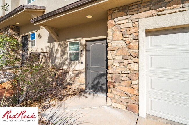 Building Photo - 3 Bedroom Townhome in Buena Vista Community