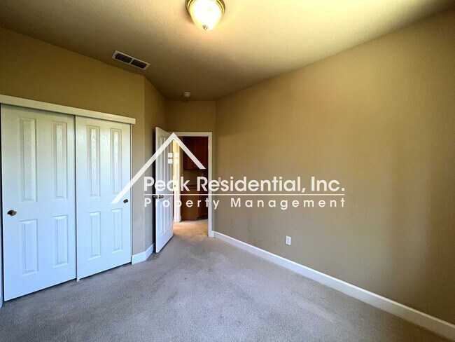 Building Photo - Spacious Anatolia 6bd/3.5ba Home with 5 Car Garage