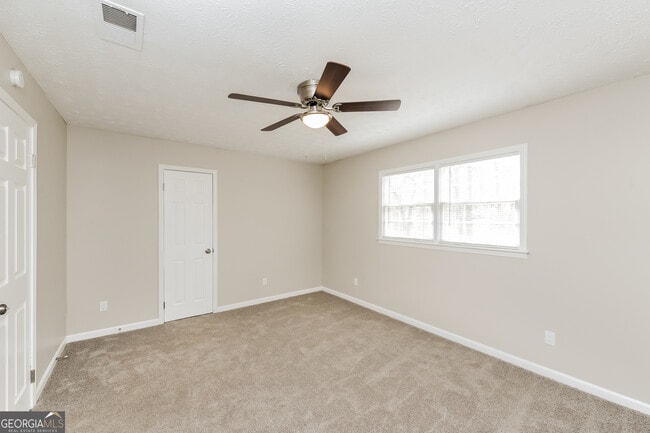 Building Photo - 4702 Lucerne Valley Rd SW